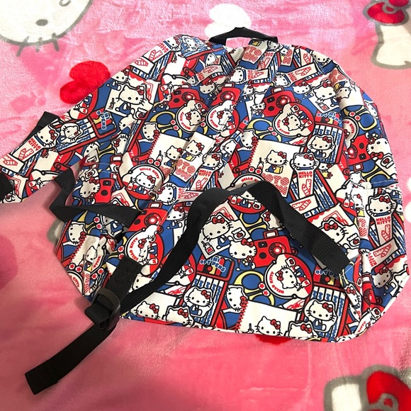 HELLO KITTY Backpack - Picture 3 of 3